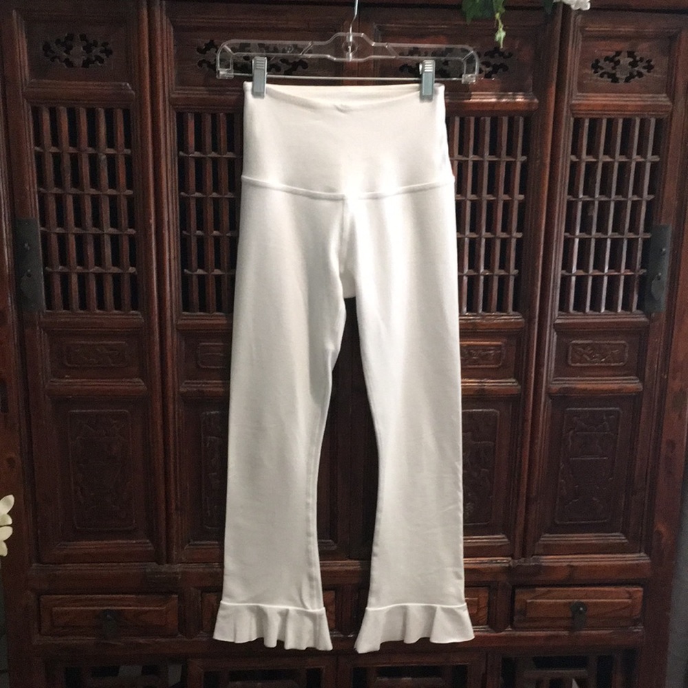 Beyond Yoga White Cotton Pant with Ruffle Hem XS